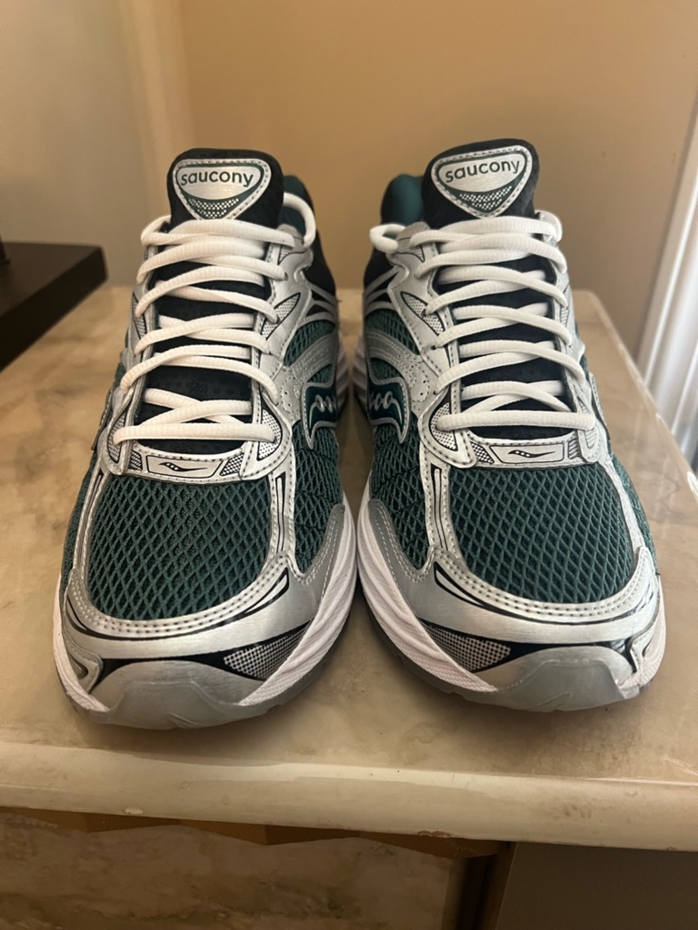 Saucony Men’s Green and White Athletic Running Sneakers